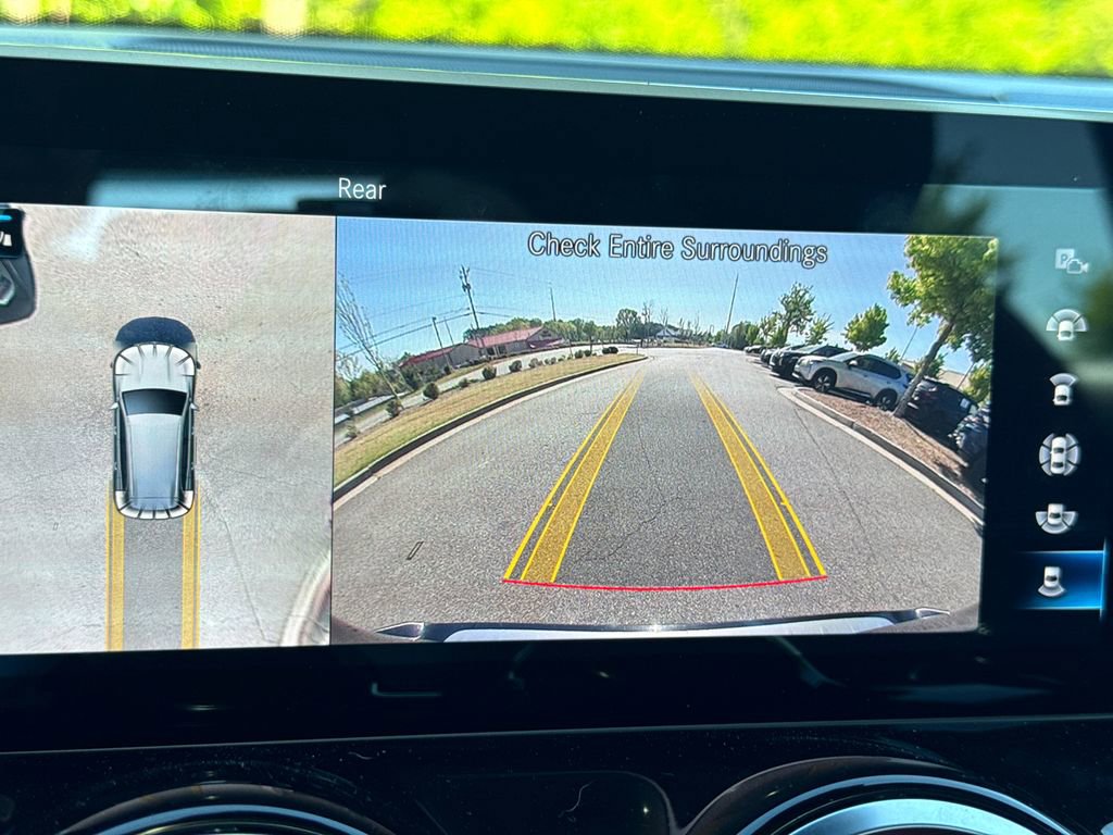 Used 2021 Mercedes-Benz GLB 35 AMG 4MATIC image 29