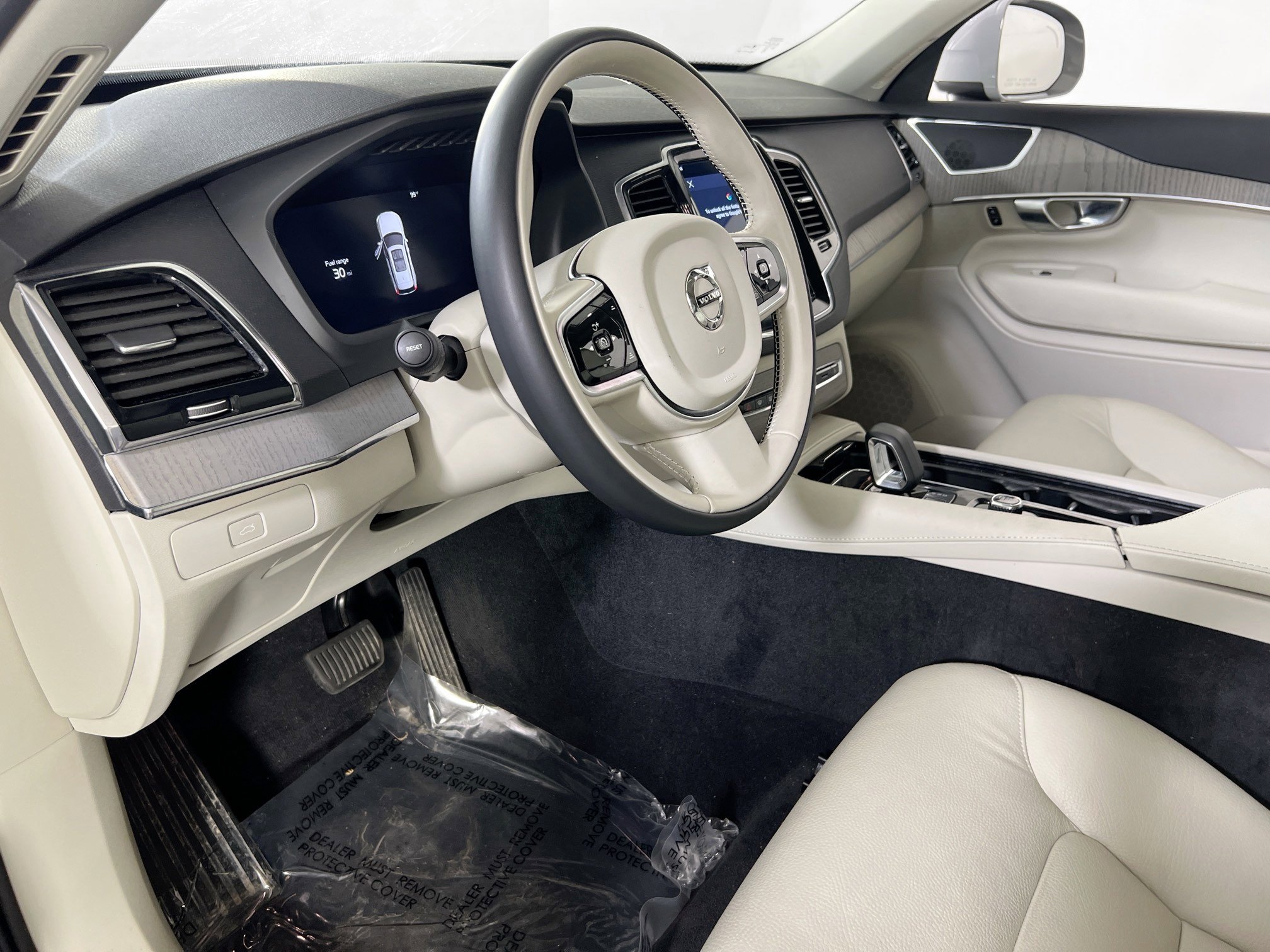 Used 2025 Volvo XC90 B6 Plus w/ Protection Package Premier AWD/4WD image 9