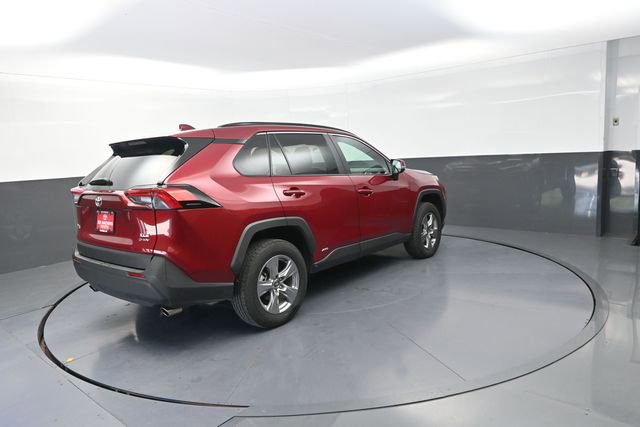 Used 2025 Toyota RAV4 XLE AWD/4WD image 4