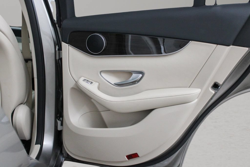 Used 2022 Mercedes-Benz GLC 300 image 29