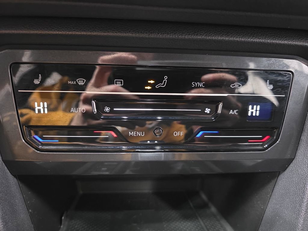 Used 2022 Volkswagen Tiguan SE R-Line image 21