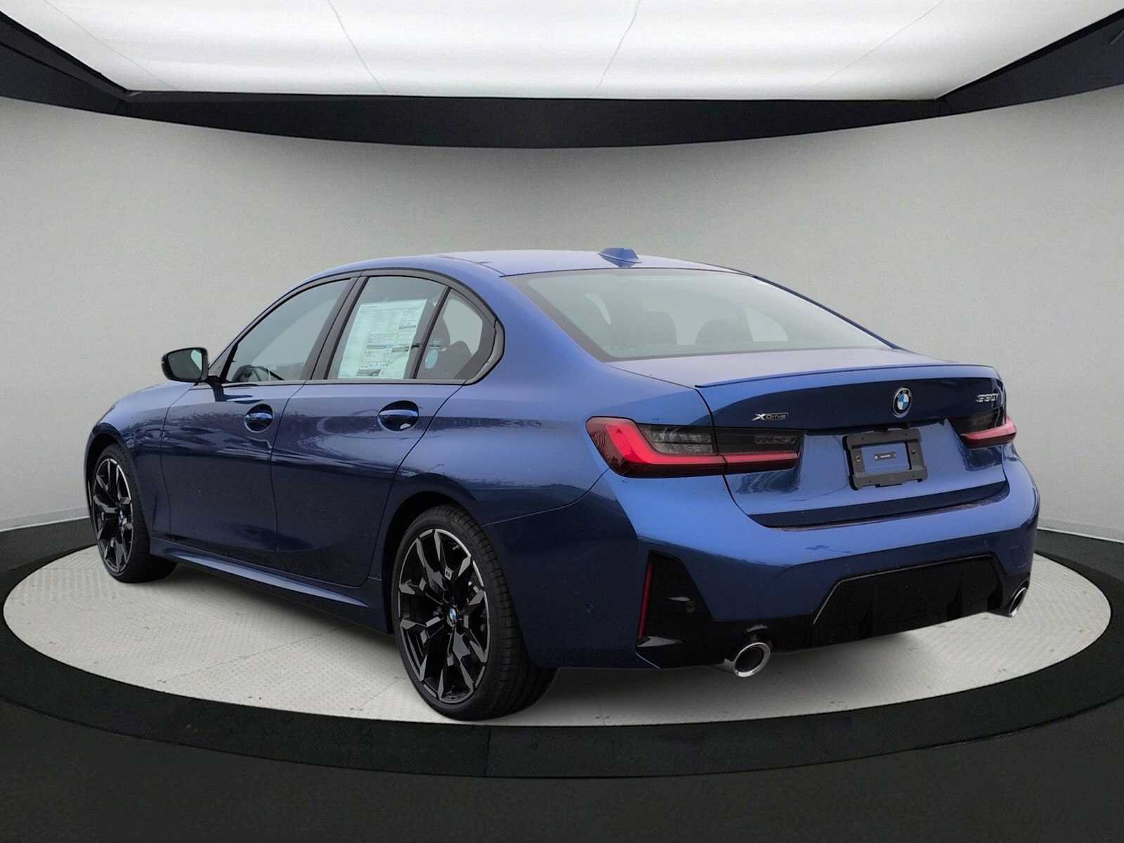 Used 2026 BMW 330i xDrive Sedan w/ M Sport Package AWD/4WD image 6