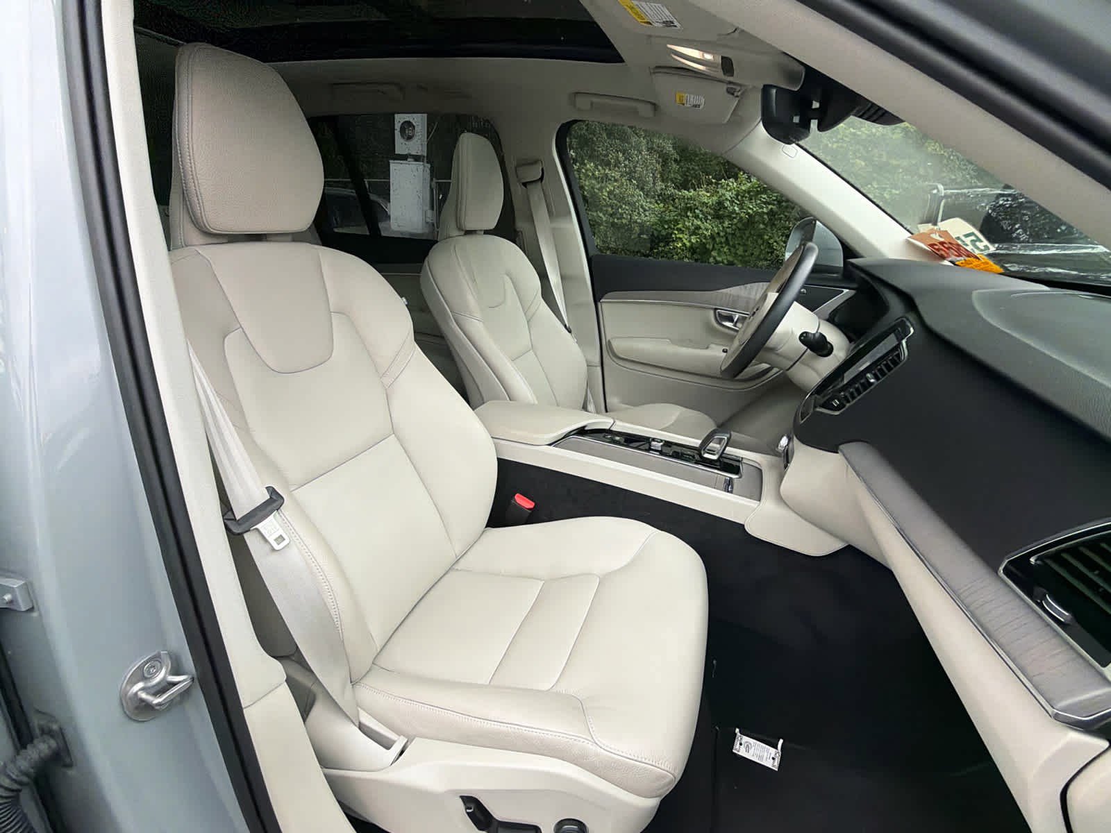 Used 2025 Volvo XC90 B5 Plus w/ Protection Package Premier AWD/4WD image 18