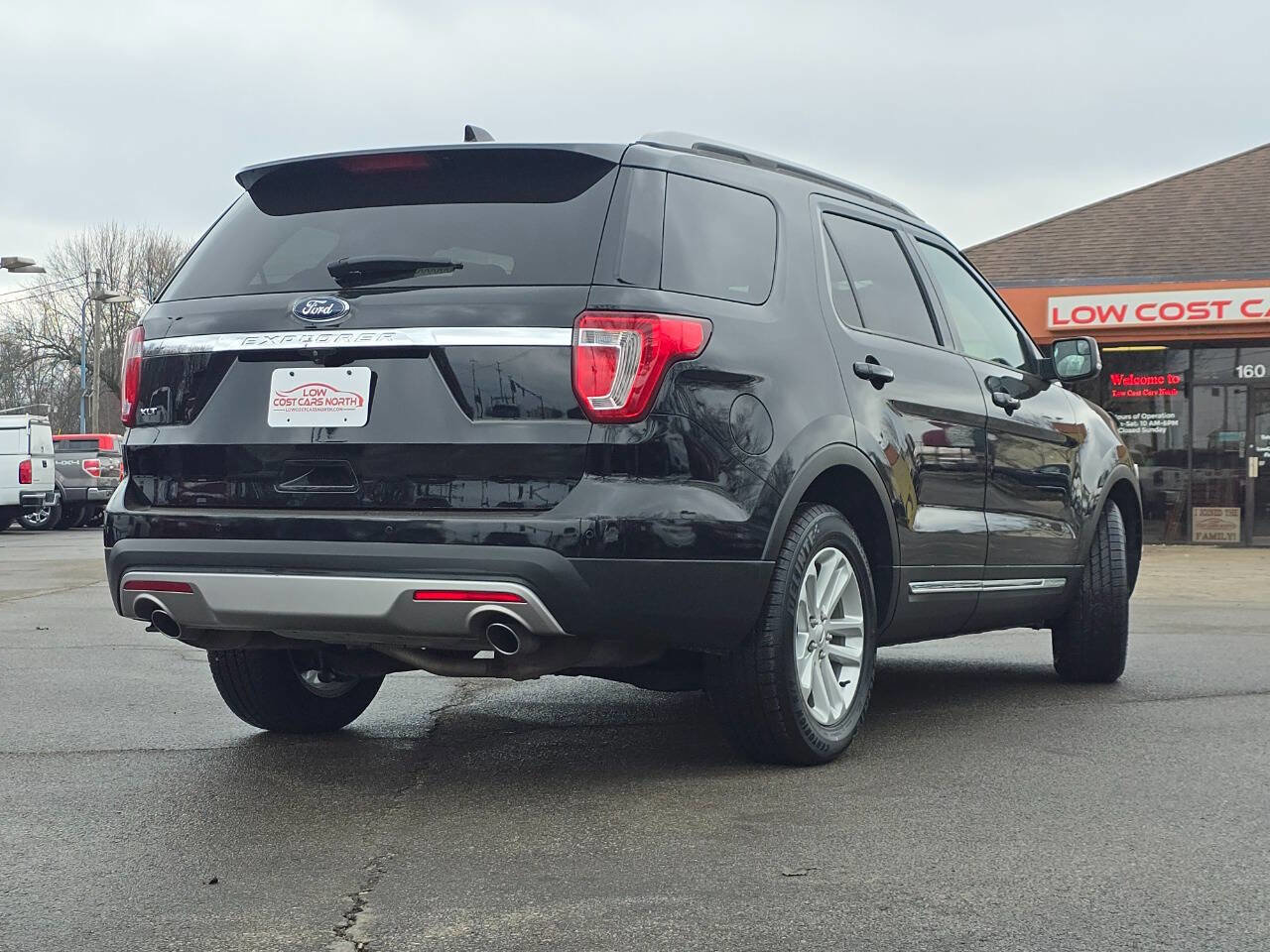 Used 2017 Ford Explorer XLT w/ Equipment Group 201A image 8