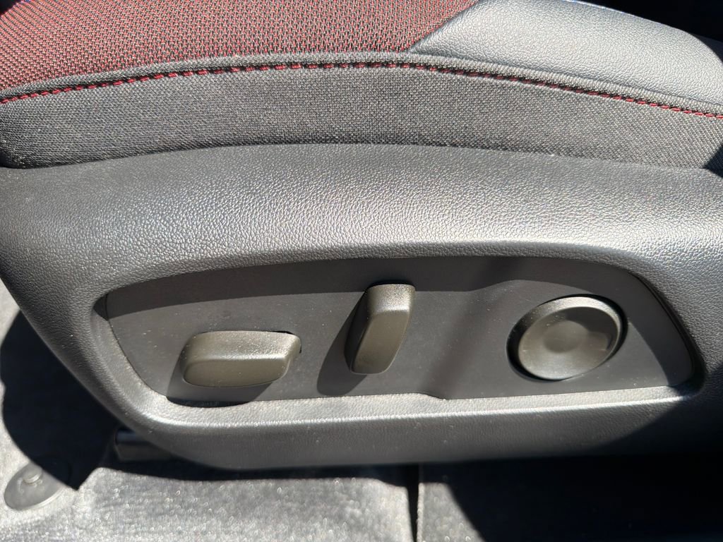 Used 2025 Chevrolet Equinox RS image 19