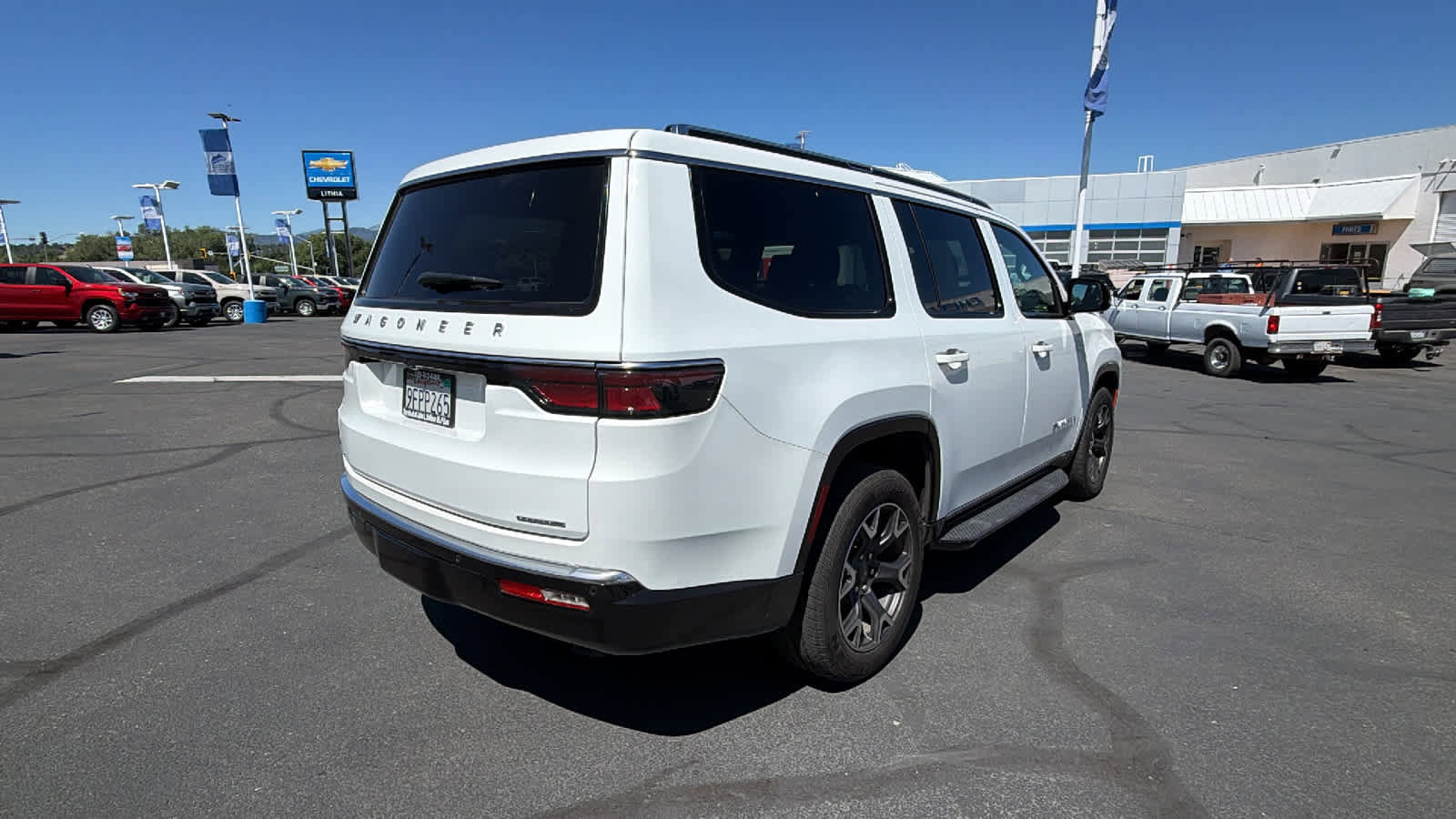 Used 2023 Jeep Wagoneer Series III w/ Preferred Equipment Group AWD/4WD image 5