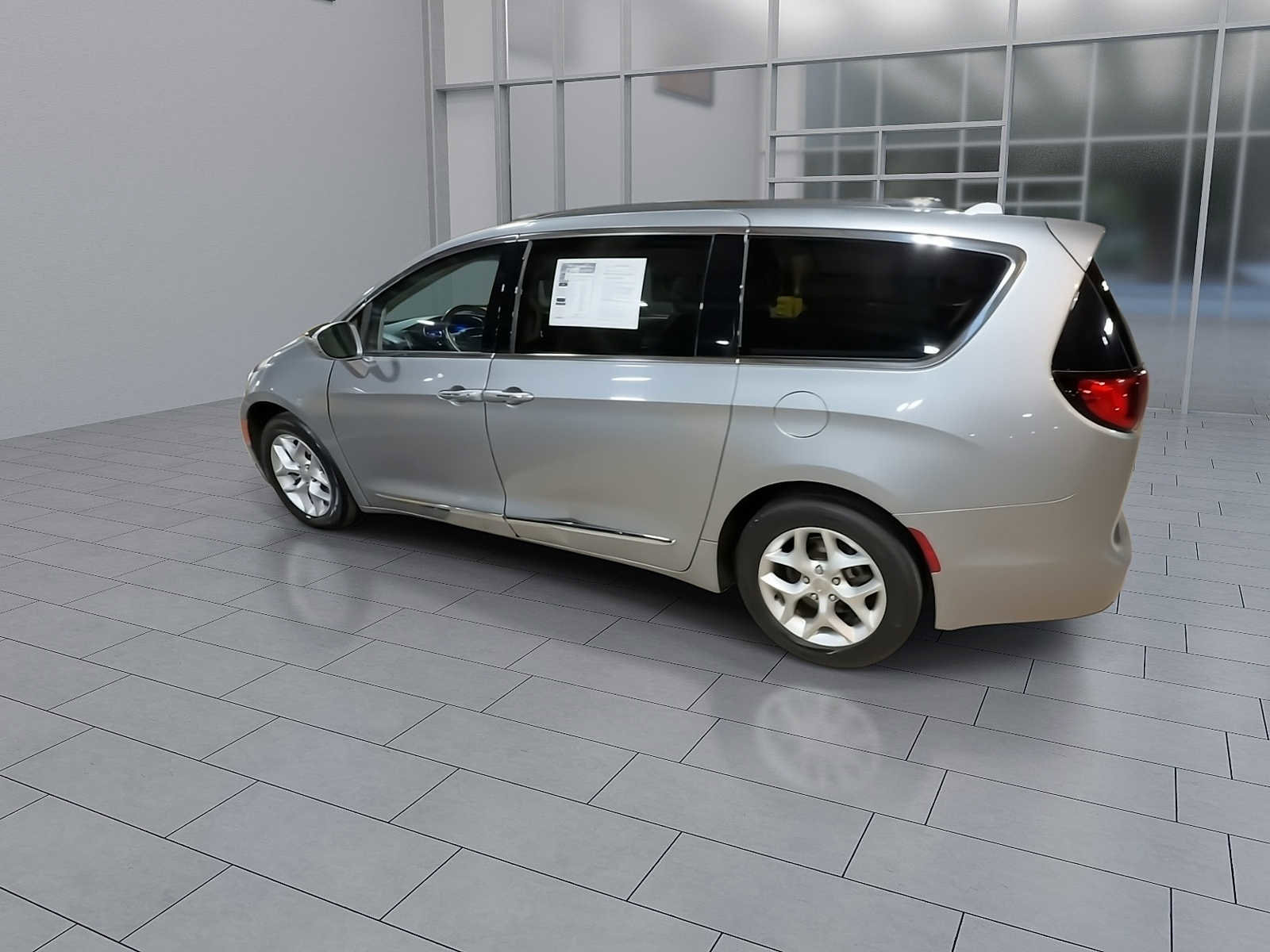 Used 2019 Chrysler Pacifica Limited image 6