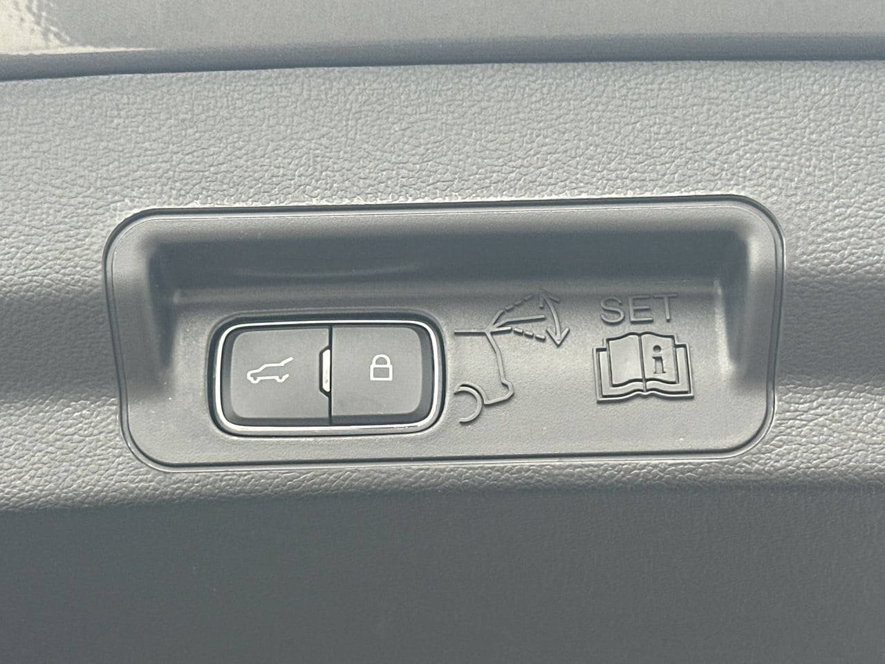 New 2026 Ford Explorer Active RWD image 19