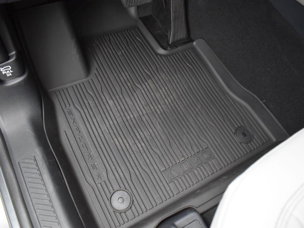 New 2025 Ford Explorer Active w/ Active Comfort Package image 13