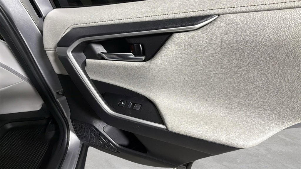 Used 2022 Toyota RAV4 Limited image 34