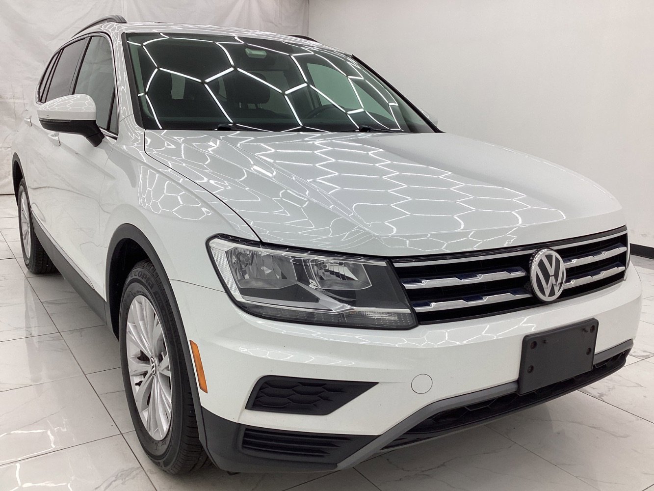 Used 2018 Volkswagen Tiguan SE AWD/4WD image 3