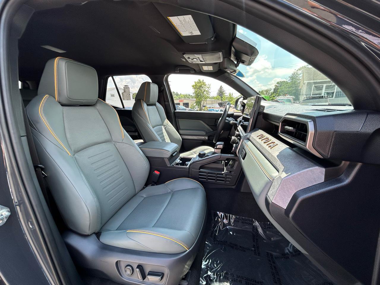 Used 2025 Toyota 4Runner Trailhunter AWD/4WD image 17