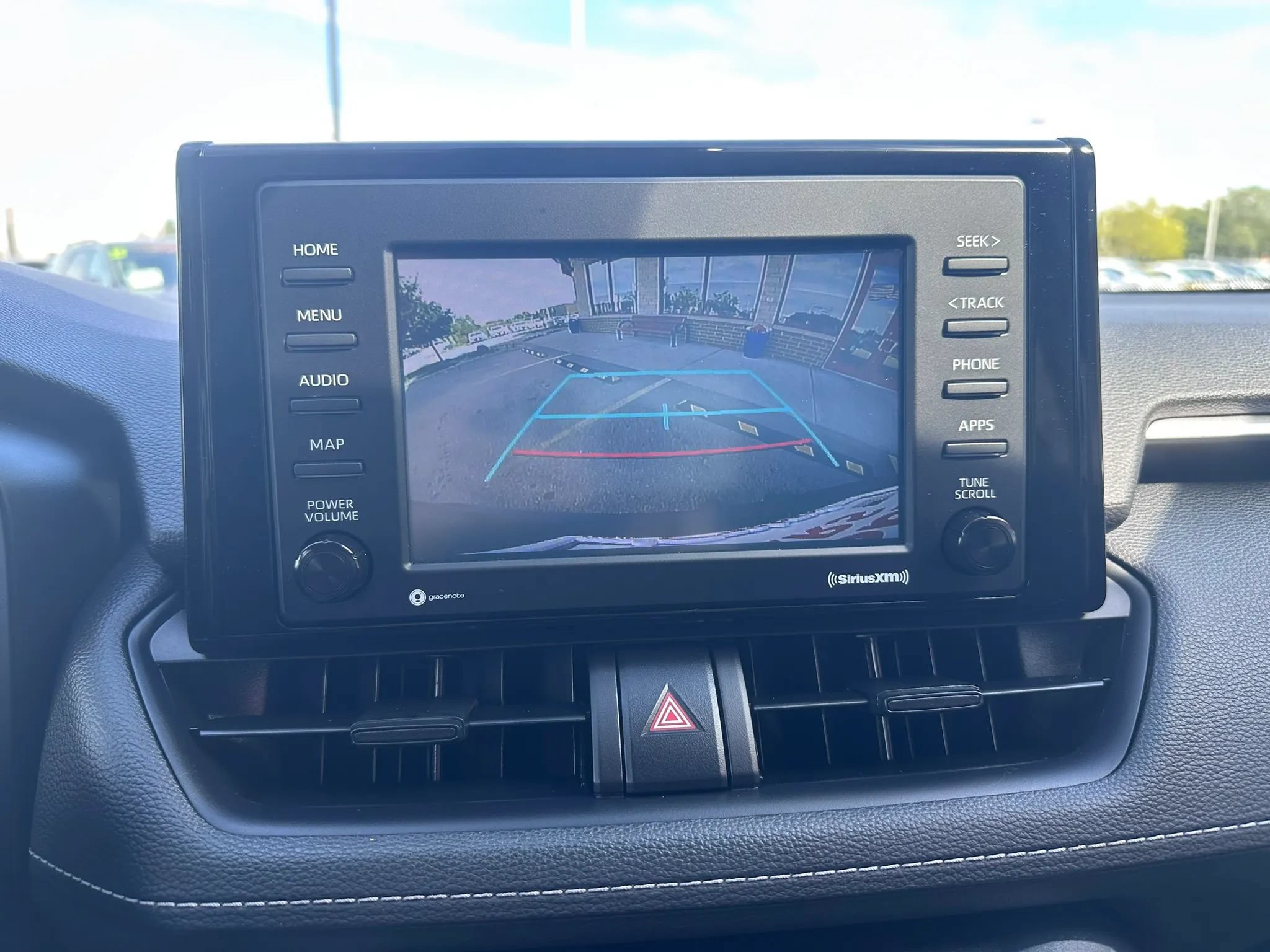Used 2021 Toyota RAV4 LE AWD/4WD image 18