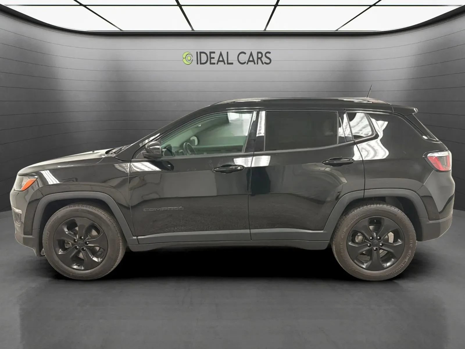 Used 2018 Jeep Compass Latitude w/ Popular Equipment Group FWD image 8