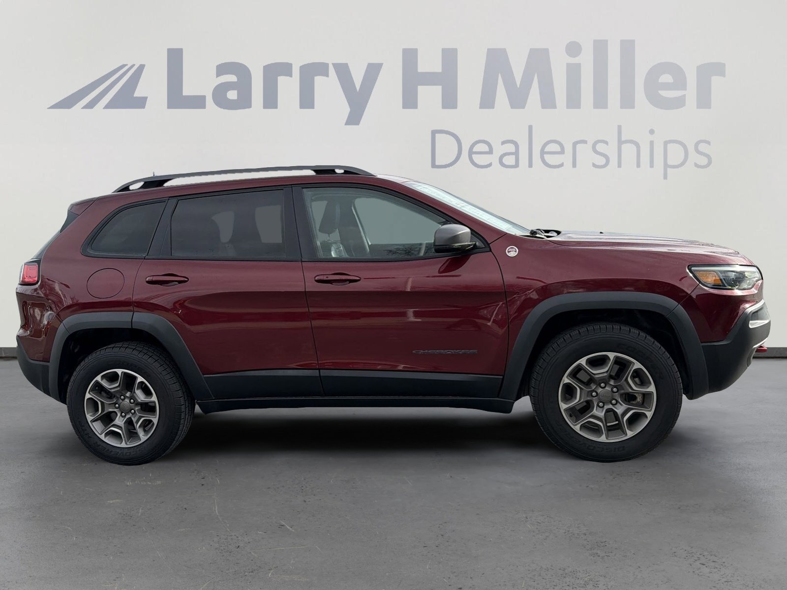 Used 2021 Jeep Cherokee Trailhawk w/ Comfort/Convenience Group image 9