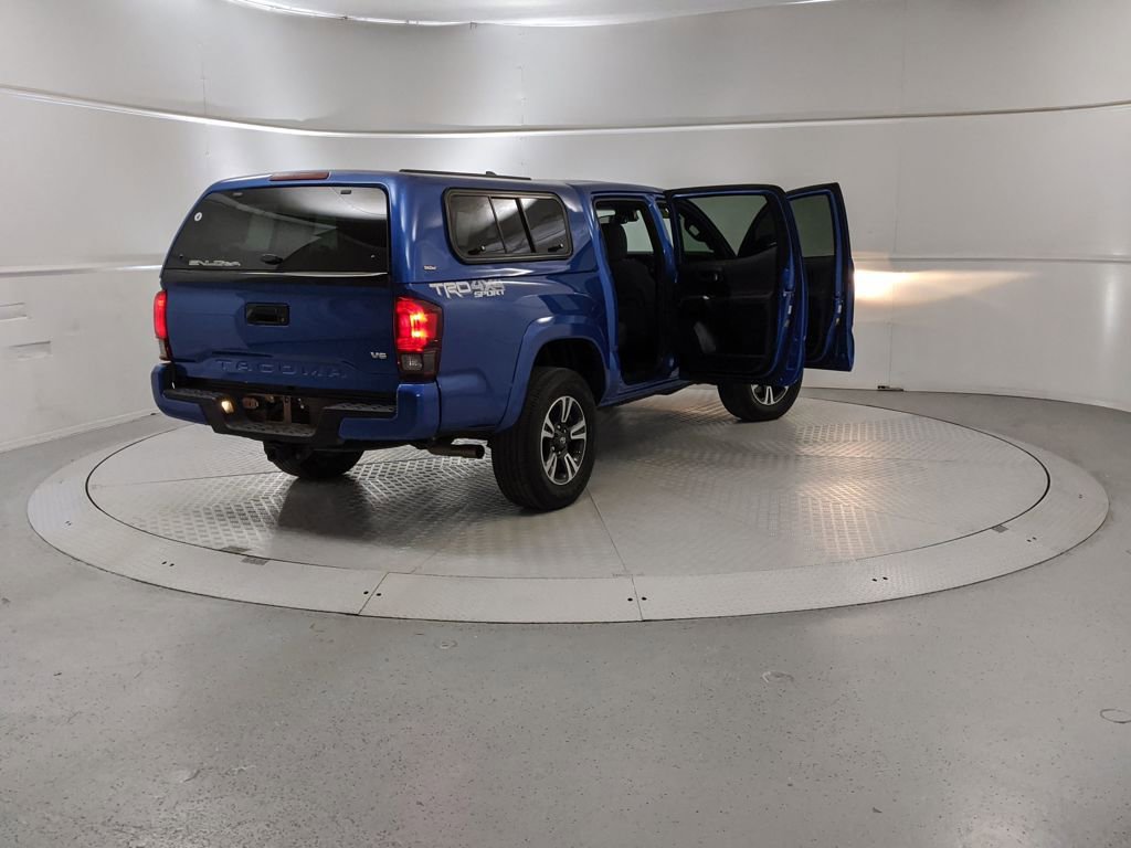 Used 2018 Toyota Tacoma TRD Sport image 9
