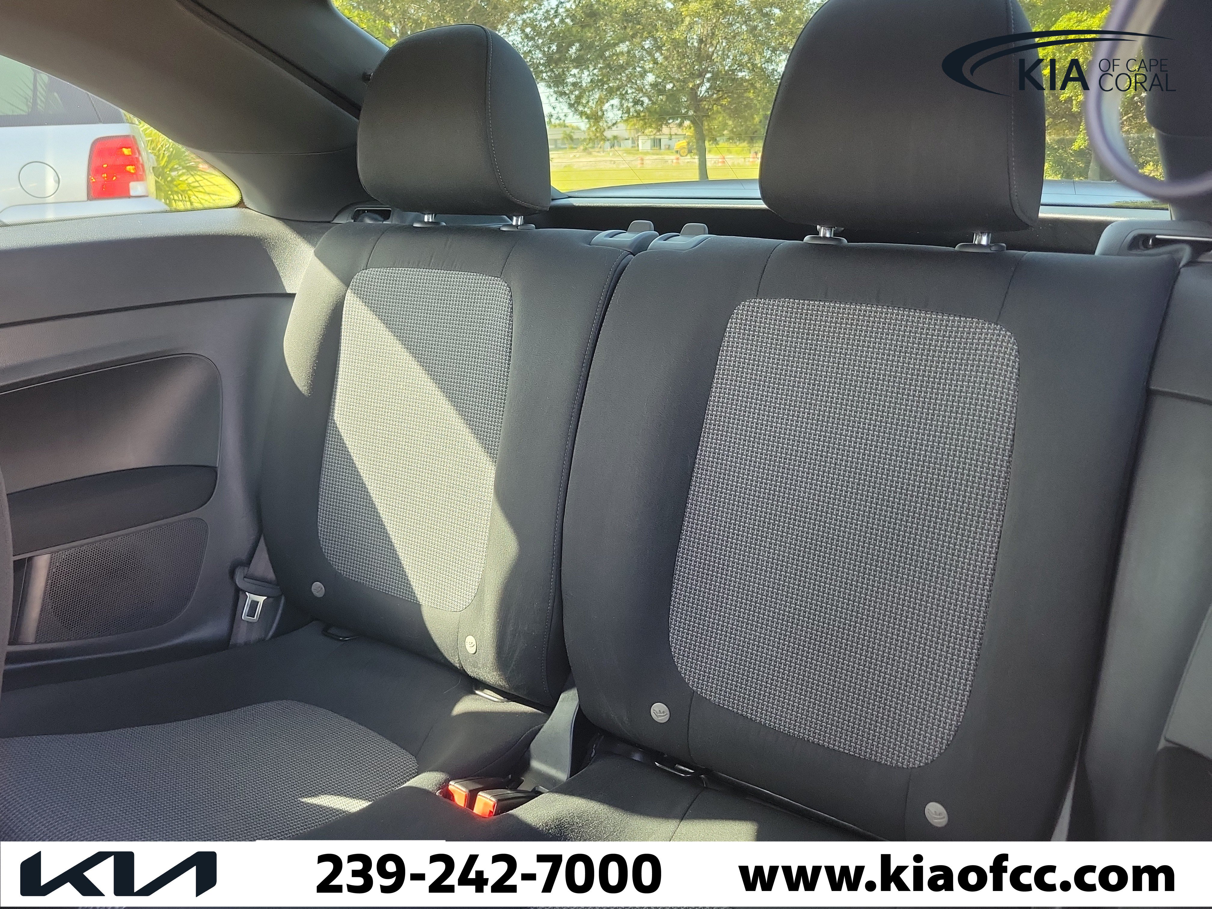 Used 2019 Volkswagen Beetle 2.0T SE FWD image 11