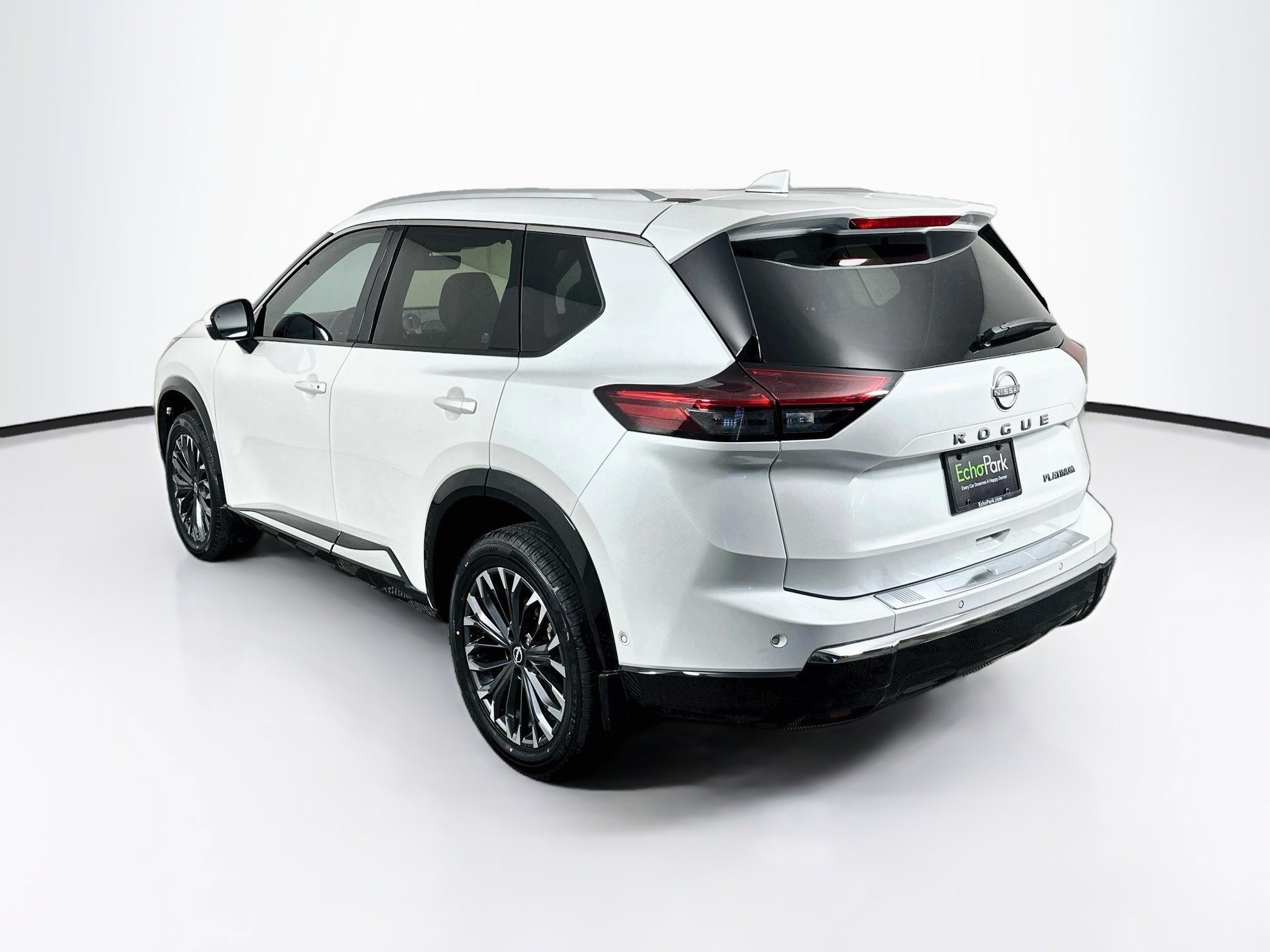 Used 2024 Nissan Rogue Platinum w/ Platinum Premium Package FWD image 5