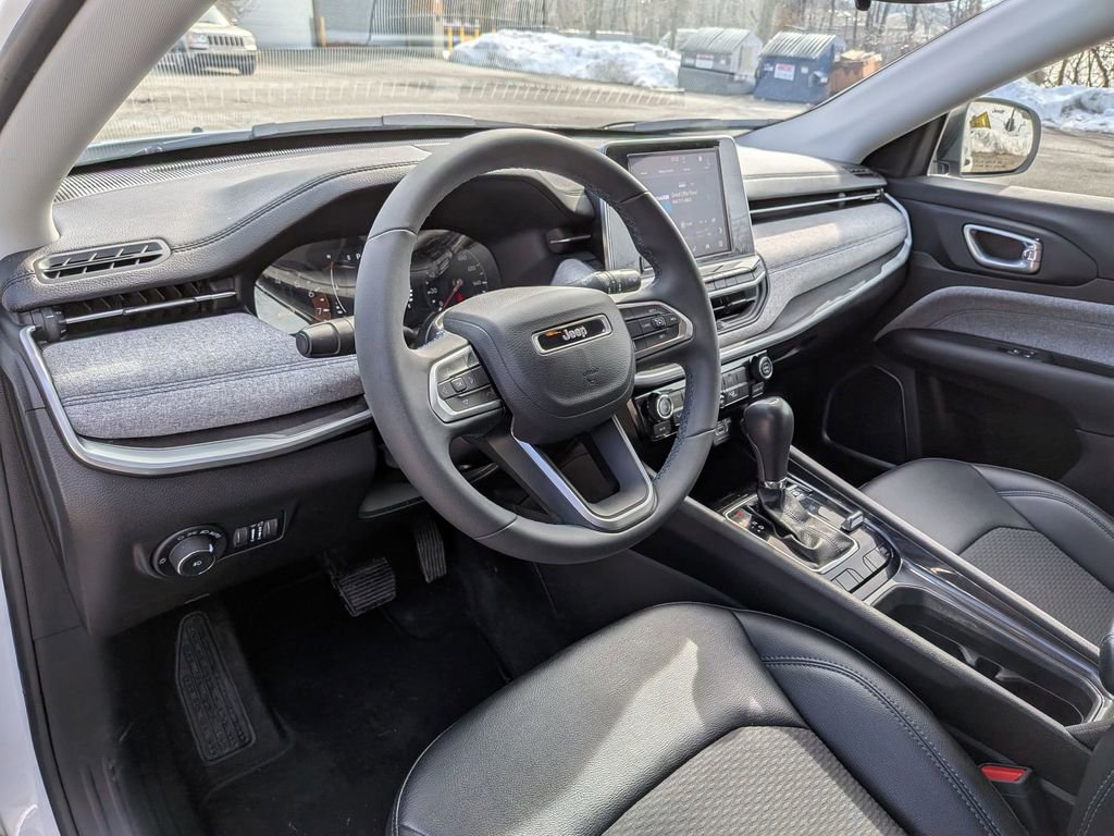 Certified 2022 Jeep Compass Latitude image 9