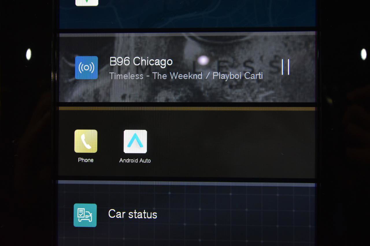 Used 2025 Volvo XC40 B5 Core image 24