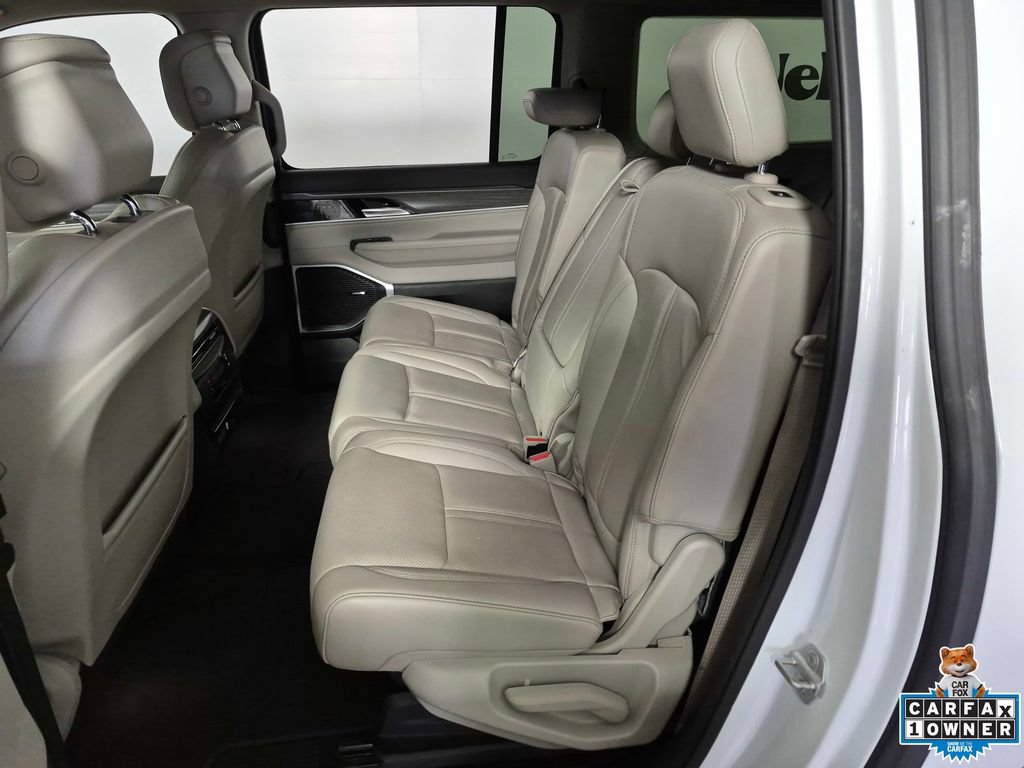 Used 2023 Jeep Wagoneer L Series II AWD/4WD image 21