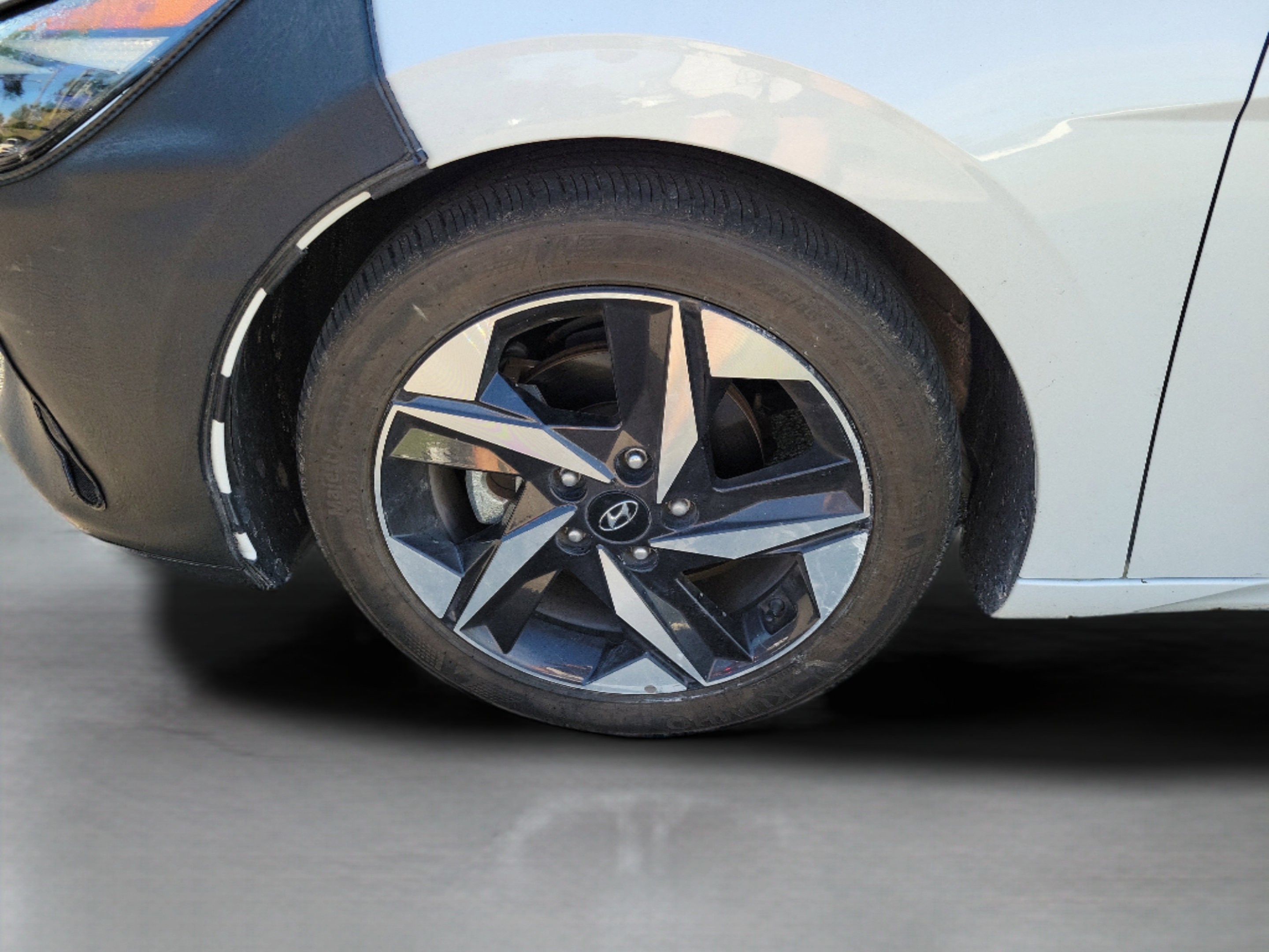 Used 2022 Hyundai Elantra Limited FWD image 28