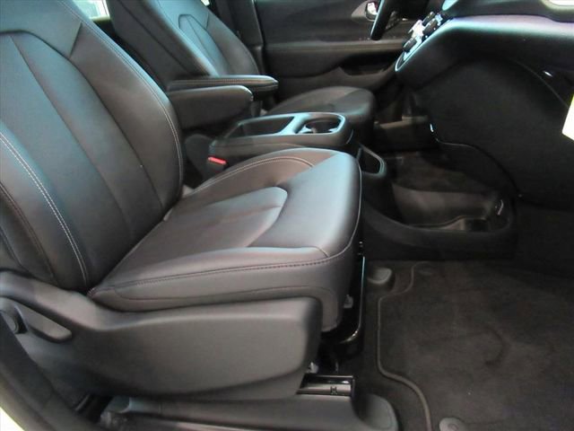 New 2026 Chrysler Voyager LX image 9