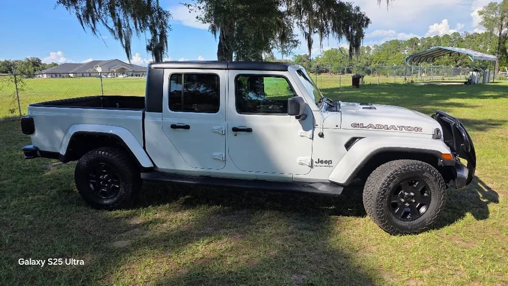 Used 2021 Jeep Gladiator Overland w/ Safety Group AWD/4WD image 3