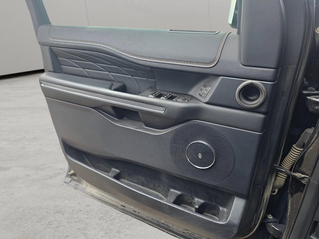 Used 2019 Ford Expedition Platinum image 25