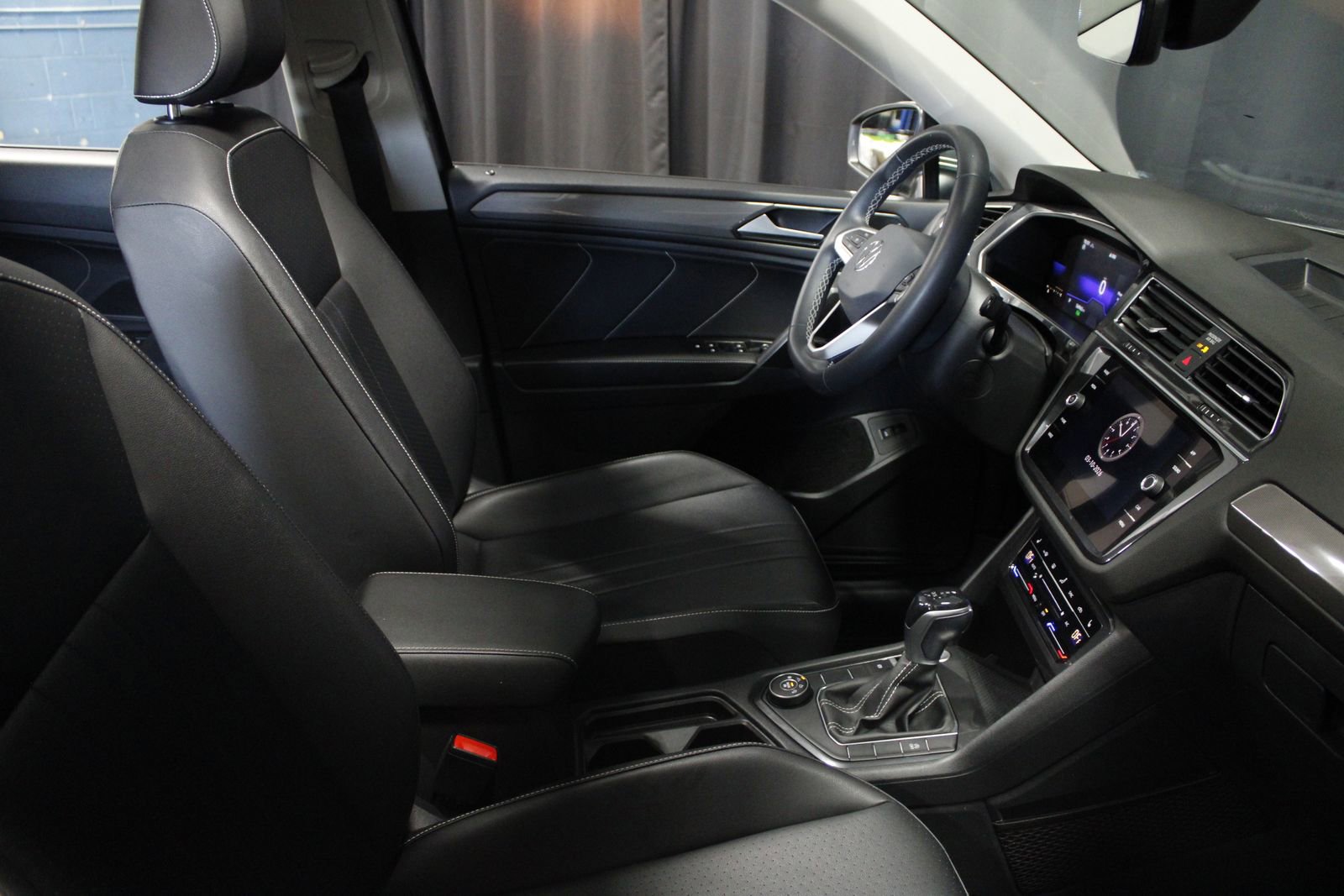 Used 2022 Volkswagen Tiguan SE image 30