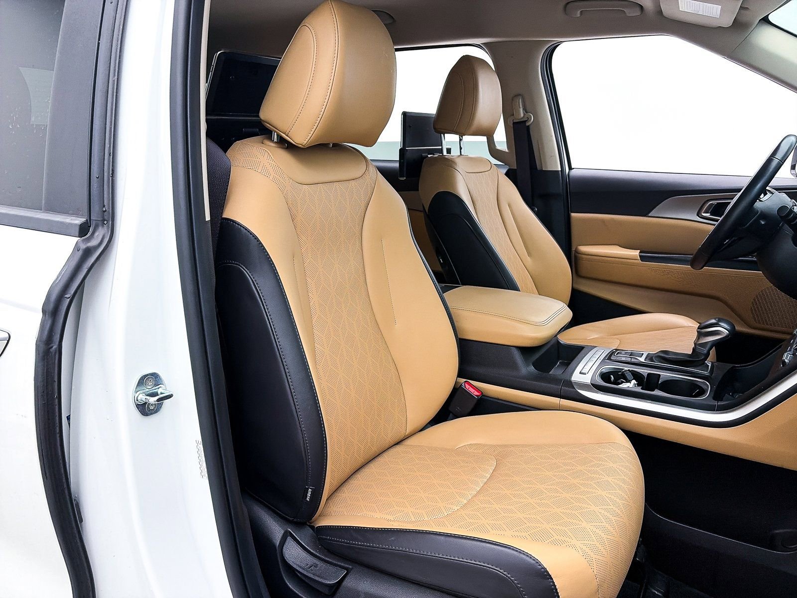 Used 2022 Kia Carnival LX image 37