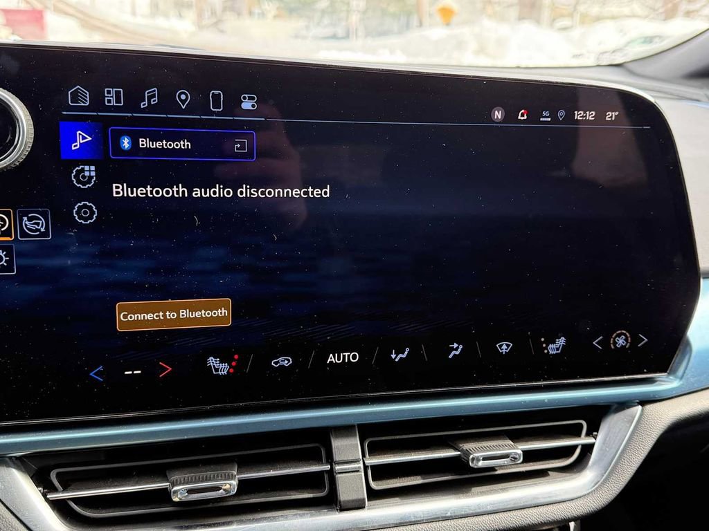 Used 2025 Chevrolet Equinox EV LT w/ Convenience Package image 46