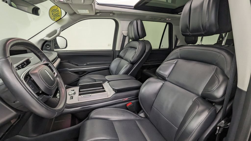 Used 2026 Lincoln Navigator L Reserve AWD/4WD image 2