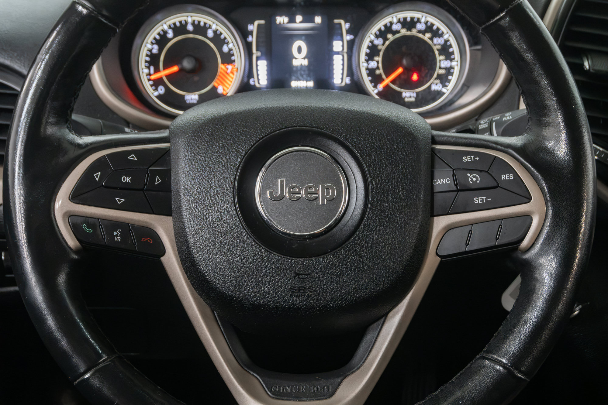 Used 2015 Jeep Cherokee Latitude w/ Cold Weather Group AWD/4WD image 17