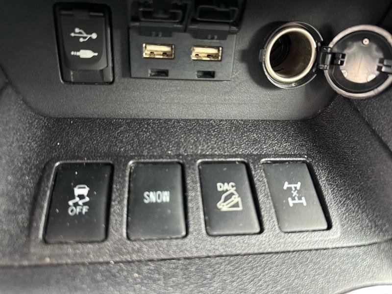 Used 2019 Toyota Highlander SE AWD/4WD image 16