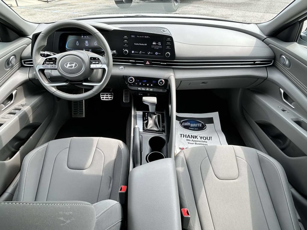 Certified 2025 Hyundai Elantra Sport FWD image 9