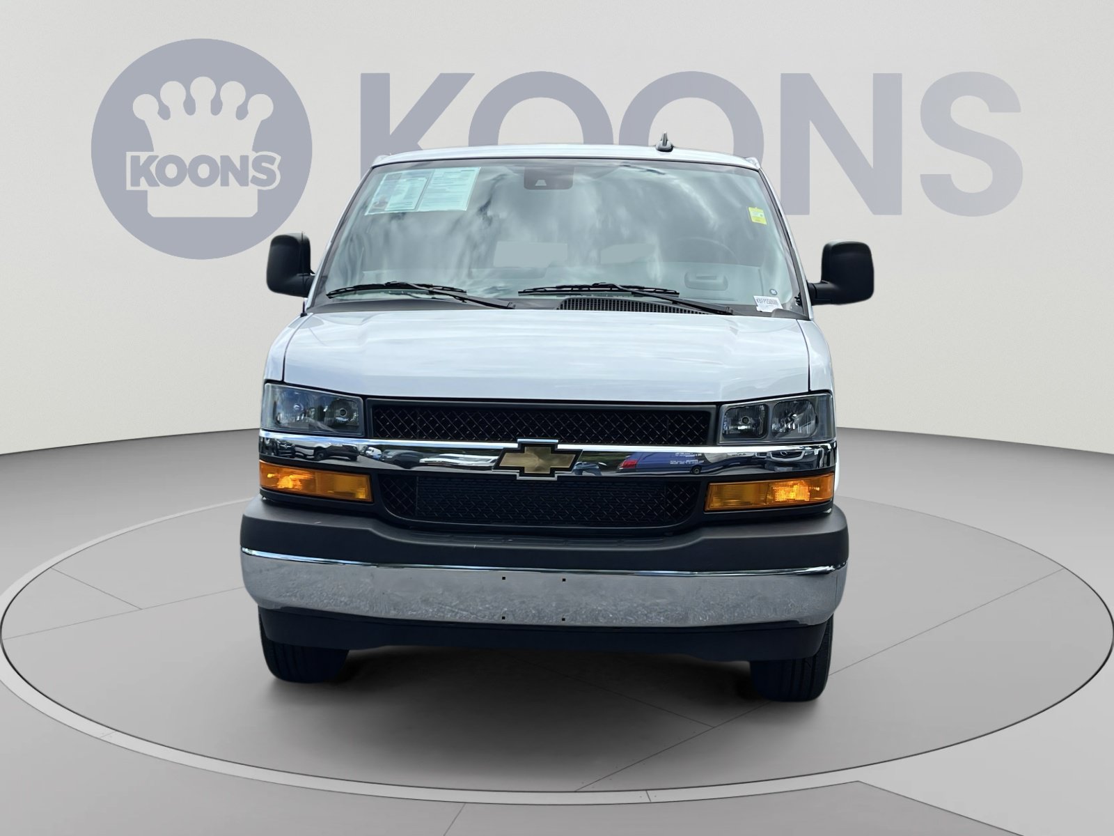 Used 2025 Chevrolet Express 3500 LT w/ LT Preferred Equipment Group RWD image 4