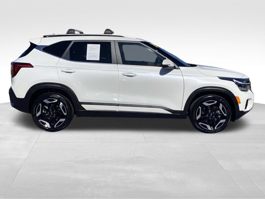 Used 2024 Kia Seltos SX w/ SX Sunroof Package image 2