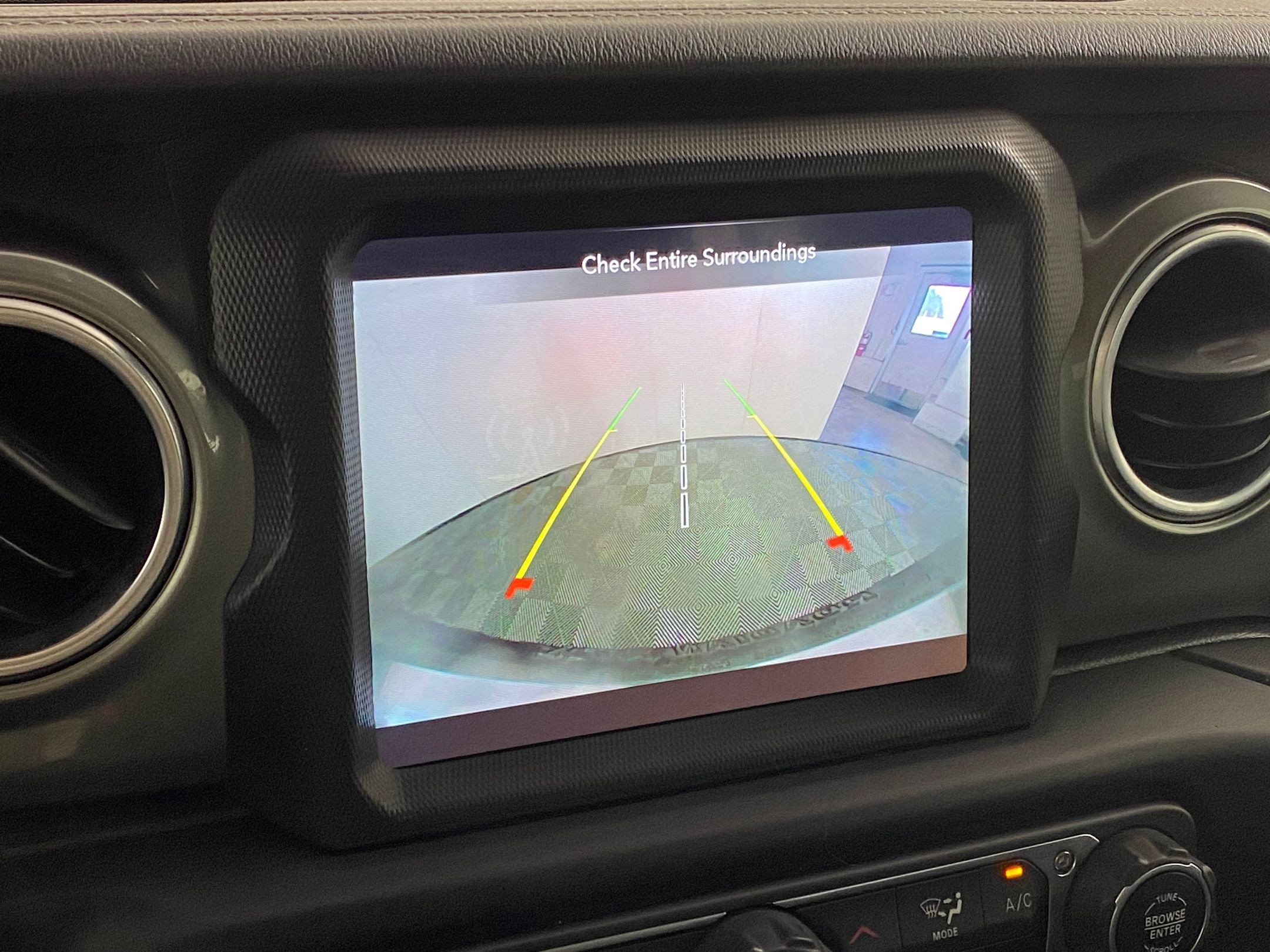 Used 2020 Jeep Wrangler Unlimited Sahara image 27