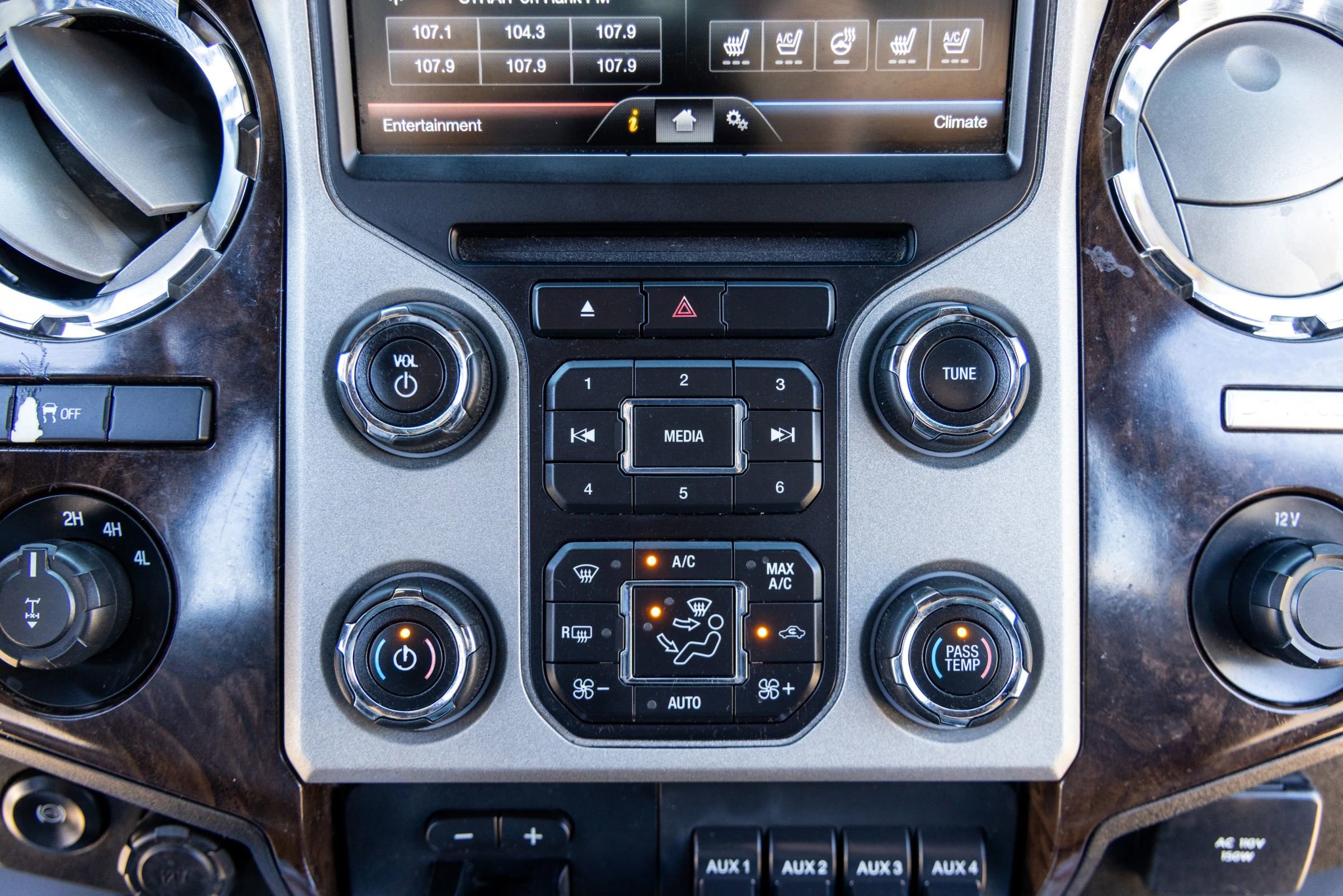 Used 2016 Ford F350 Platinum w/ FX4 Off-Road Package AWD/4WD image 24