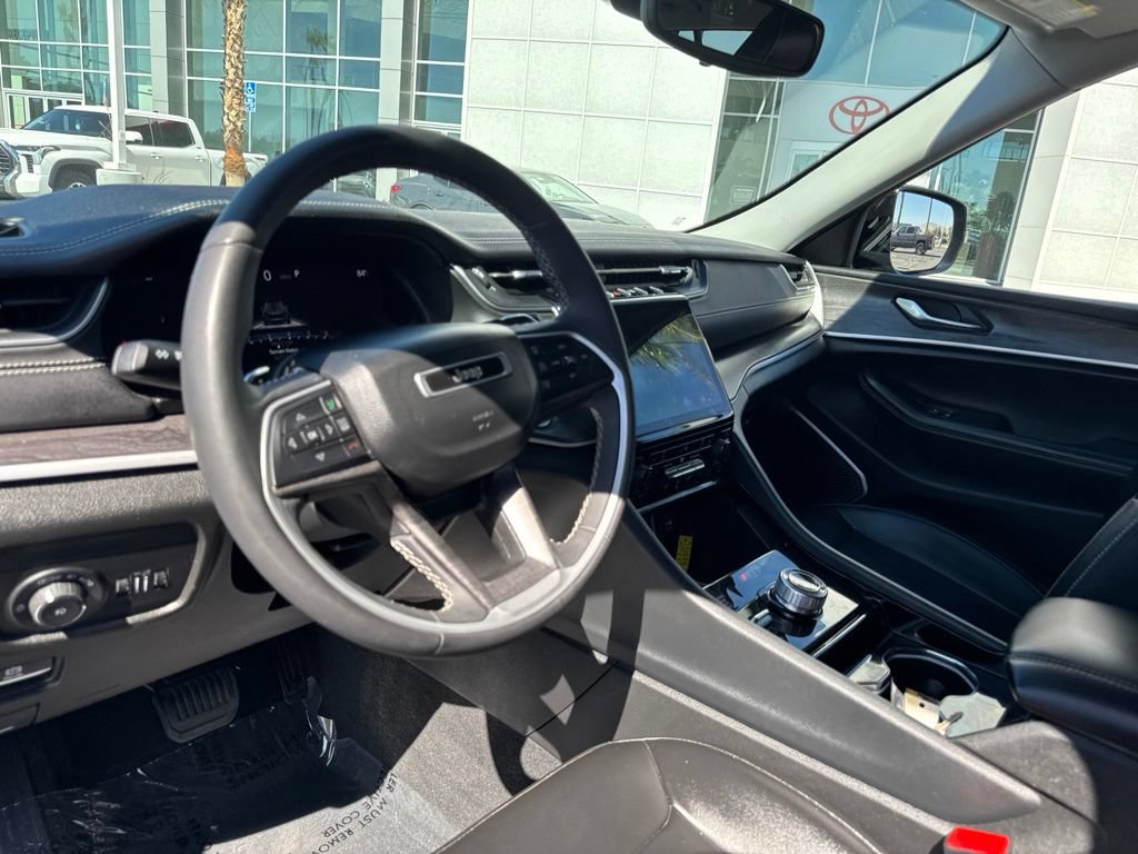 Used 2023 Jeep Grand Cherokee Limited AWD/4WD image 13