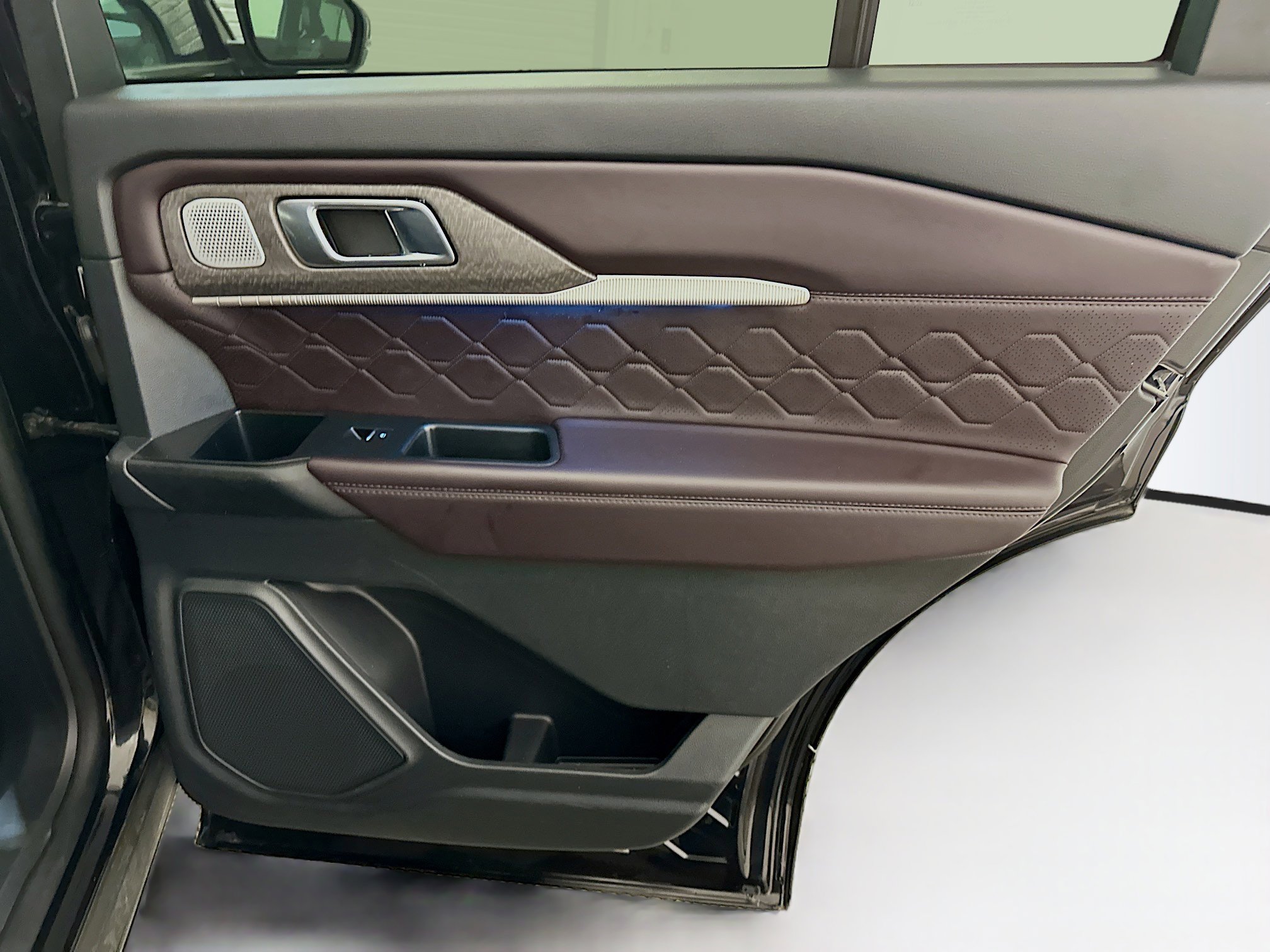 Used 2025 Ford Explorer Platinum w/ LUX Leather Package image 34