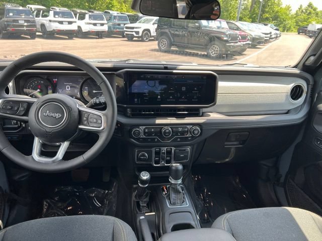 Used 2025 Jeep Wrangler Unlimited Sahara AWD/4WD image 20