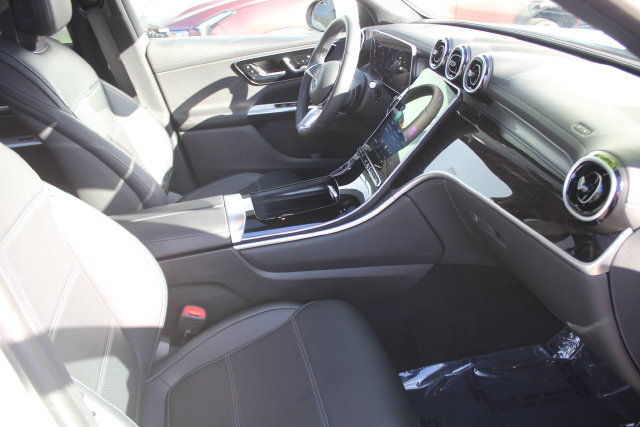 Used 2025 Mercedes-Benz GLC 300 4MATIC image 36