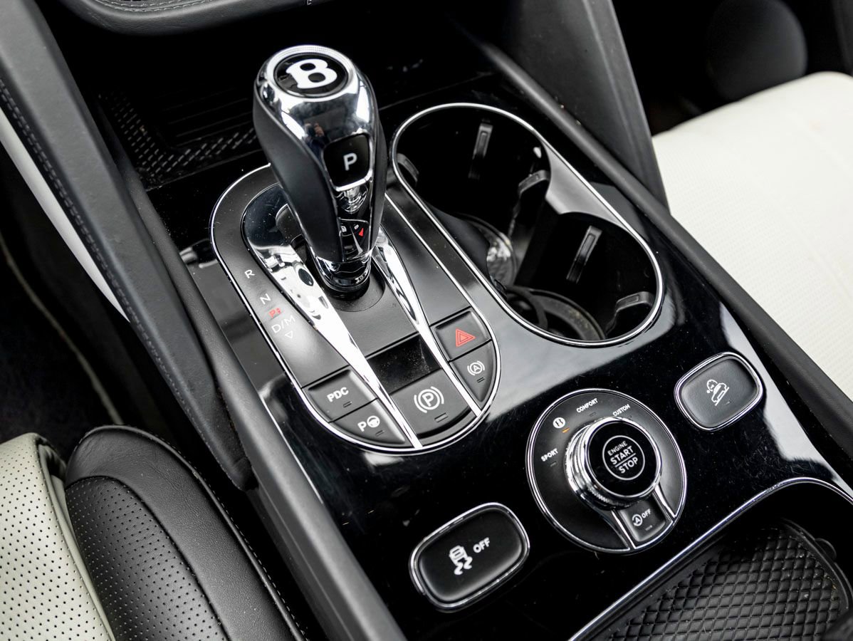 Used 2022 Bentley Bentayga AWD/4WD image 23