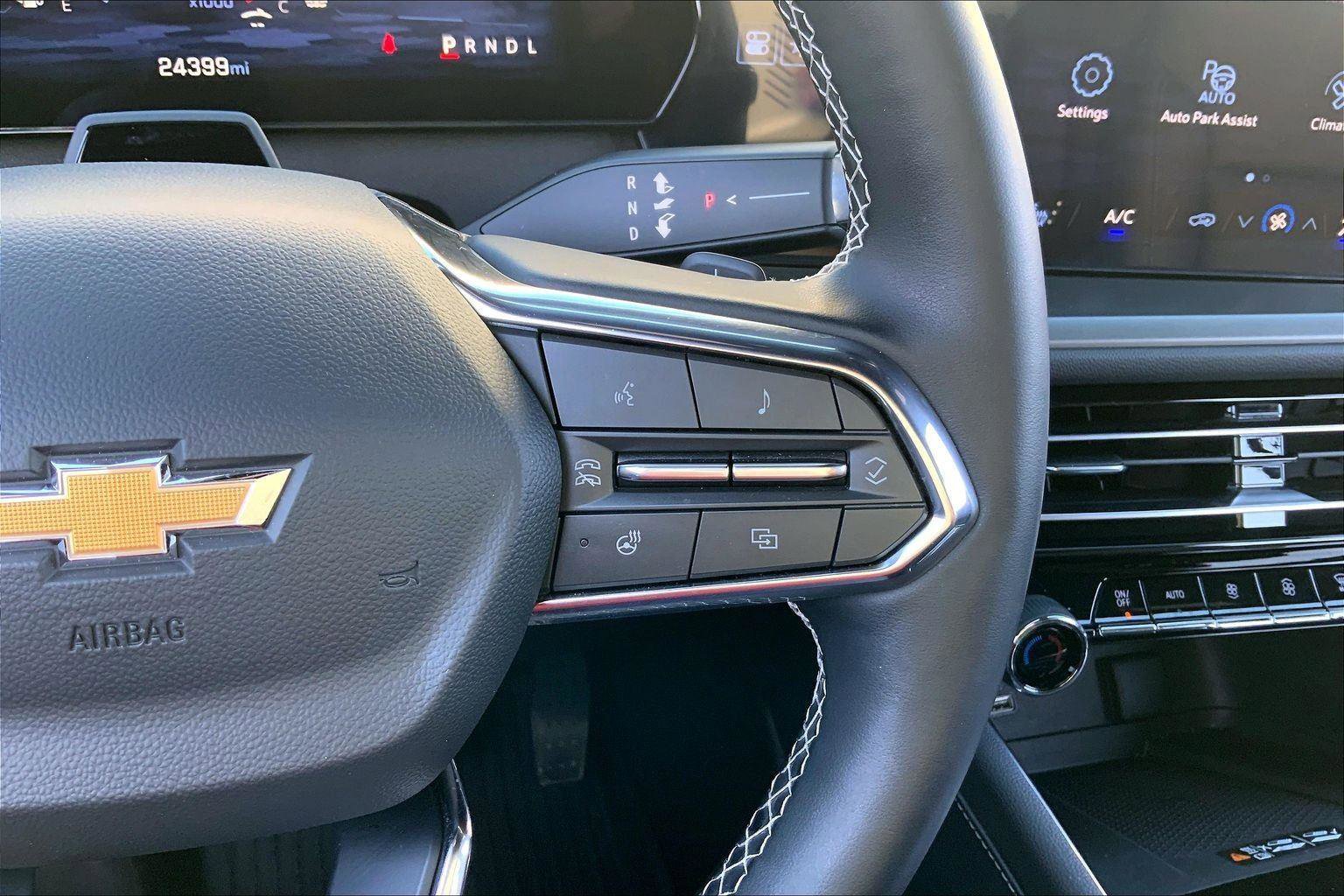 Used 2024 Chevrolet Traverse LT w/ Enhanced Driving Package image 18