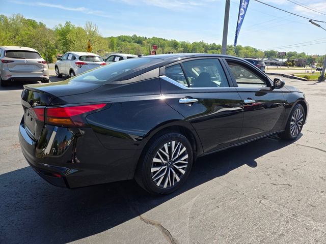Used 2025 Nissan Altima 2.5 SV FWD image 11