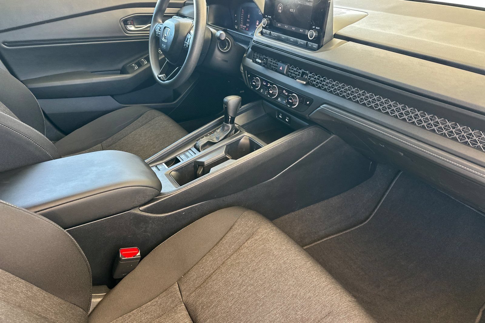 Used 2025 Honda Accord SE image 15