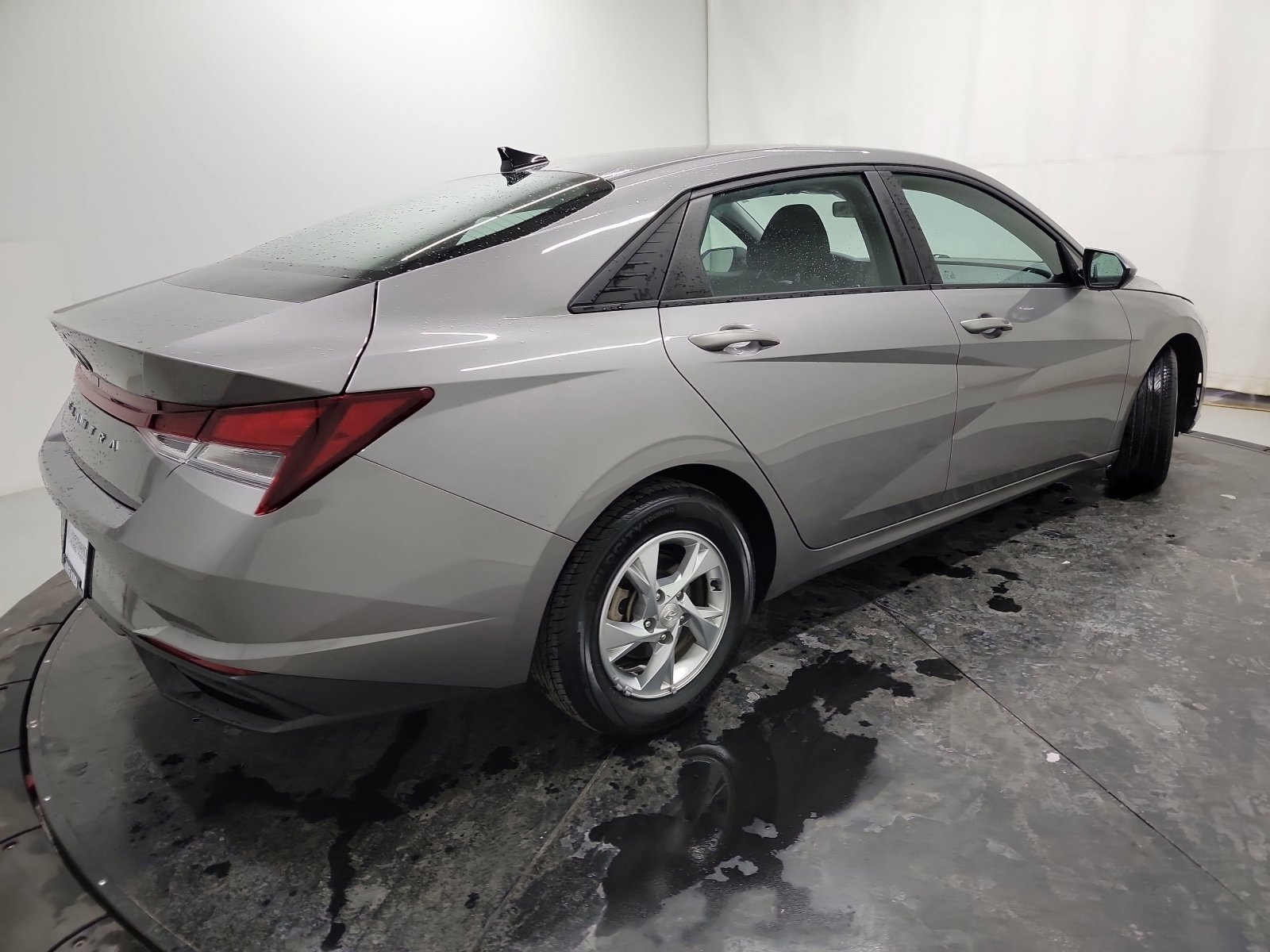 Used 2021 Hyundai Elantra SE w/ Cargo Package image 9