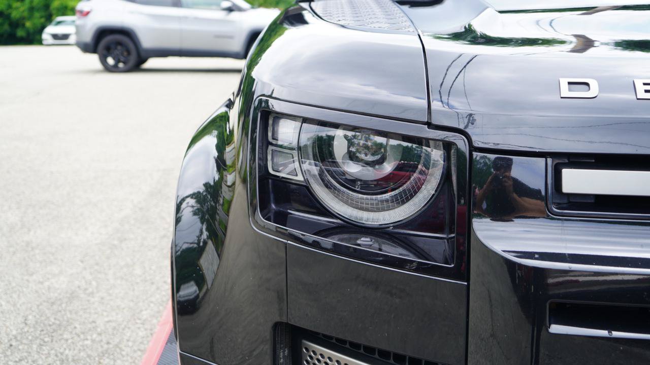 Used 2021 Land Rover Defender 110 X-Dynamic SE AWD/4WD image 27